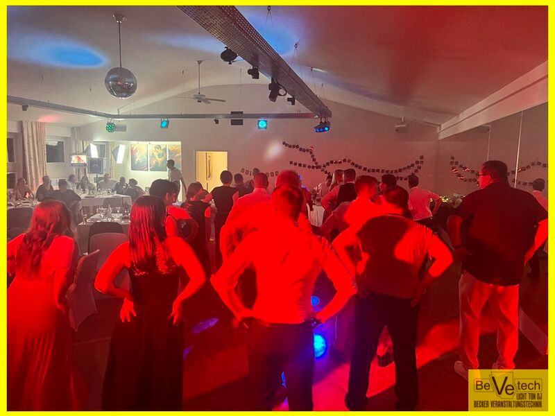 2024-06-29_Hochzeit_Tanzschule_Im_Takt_Dreistiefenbach_Netphen_003.JPEG