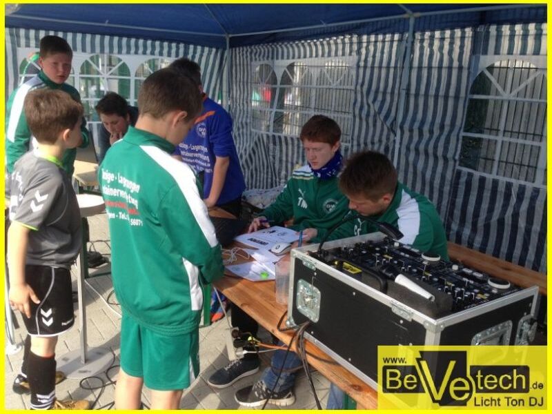 Jugendtunier_am_Gruen_Weiss_Siegen_Sportplatz_am_30.05.2013_004.JPG