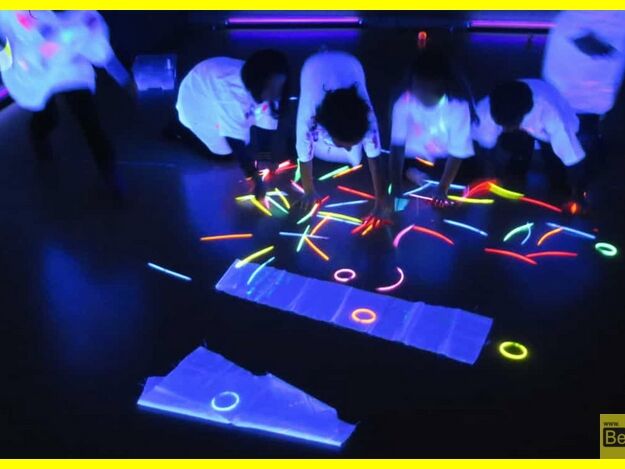 Schwarzlicht_UV_Blacklight_07.jpg