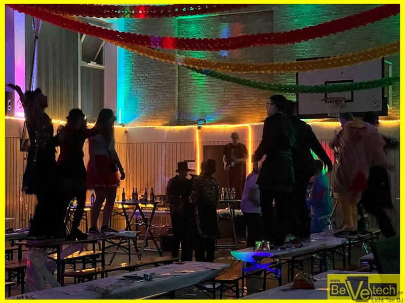 2023-02-18_Karnevalssitzung_der_DPSG_Turnhalle_der_Grundschule_am_Rothenberg_Niederfischbach_007.jpg