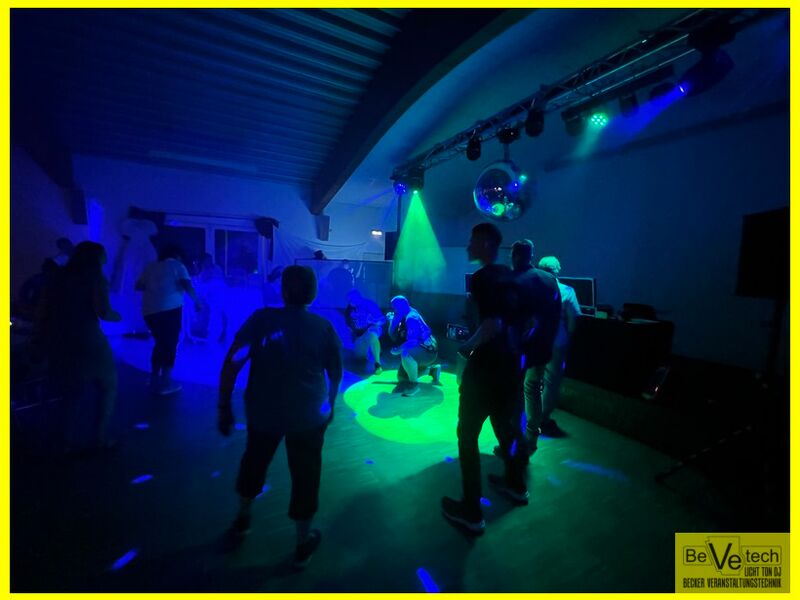 2023-06-10_Silberhochzeit_Festhalle_Setzen_Siegen_011.jpg