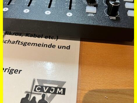2024-_08-01_CVJM_Trupbach_Lichtinstallation_Gemeinderaum_002.JPG