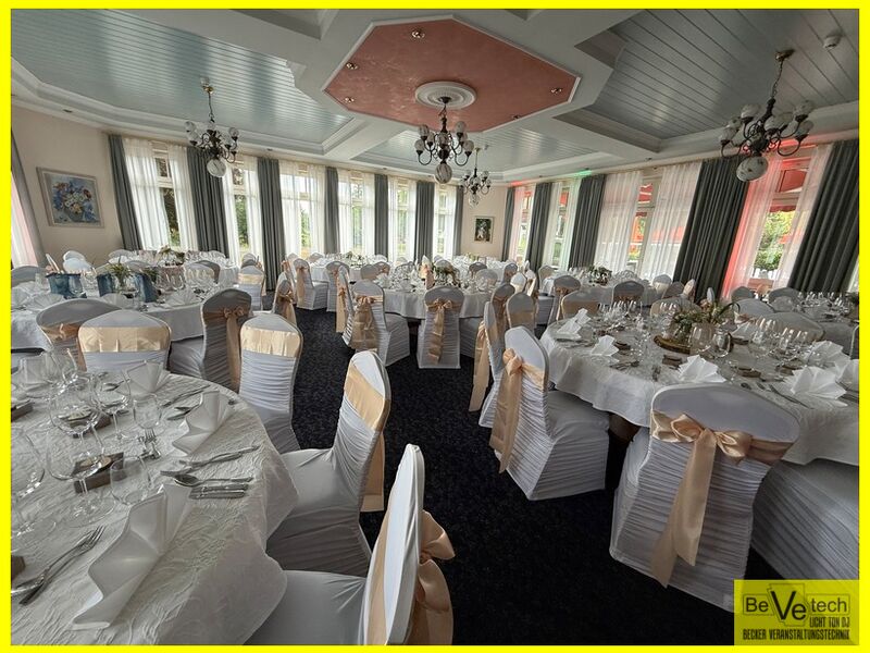 2025-08-23_Hochzeit_Landhaus Wacker_Wenden_004.JPG