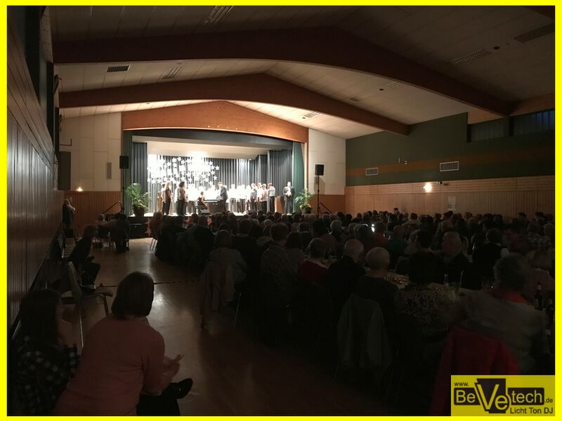 2017-04-29_Weisstaler_Frauenchor_Melodia_in_der_Adolf_Saenger_Halle_in_Niederdielfen_15.JPG