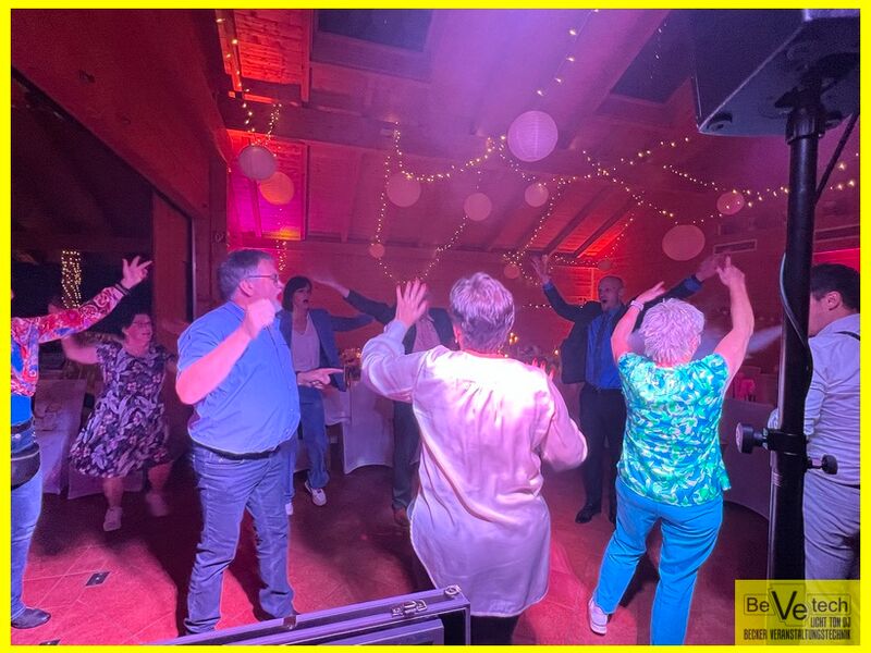 2023-07-01_Hochzeit_Grillhütte_Holzhausen_Burbach_009.jpg