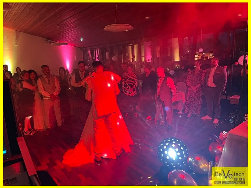 2023-09-02_Hochzeit_Dorfgemeinschaftshaus_Langenholdinghausen_Siegen_009.JPEG