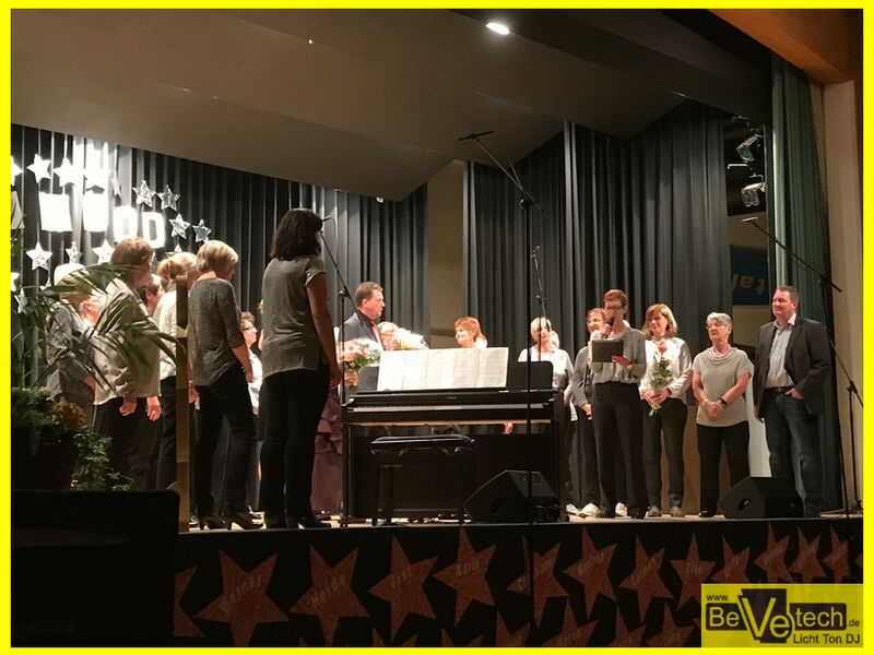 2017-04-29_Weisstaler_Frauenchor_Melodia_in_der_Adolf_Saenger_Halle_in_Niederdielfen_22.JPG