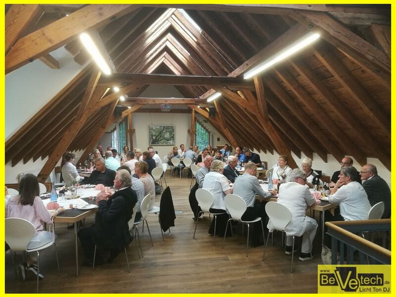 2017-08-26_Hochzeitsfeier_im_Waldinformationszentrum_Forsthaus_Hohenroth_in_Brauersdorf_02.jpg