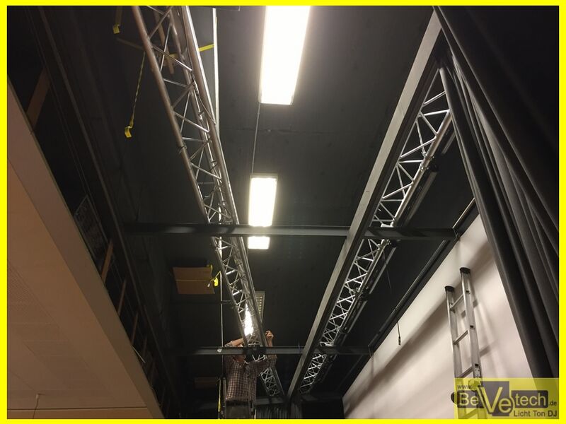 2016-11-17 Lichtmontage mit unserer Partnerfirma 08.JPG