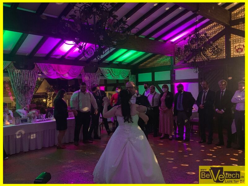 2020-10-10_Hochzeit_Fröschle_Hotel zum weißen Stein_03.jpg