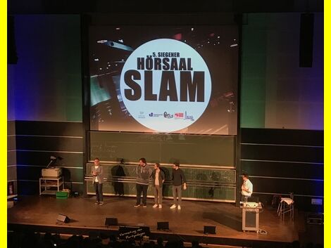 2017-05-16_5._Hoersaal_Slam_im_Audimax_am_Haardter_Berg_an_der_Uni_in_Siegen_08.JPG