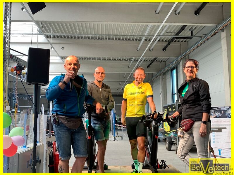 2022-08-05_bike_indoorcycling_friends_Burbach_005.jpg