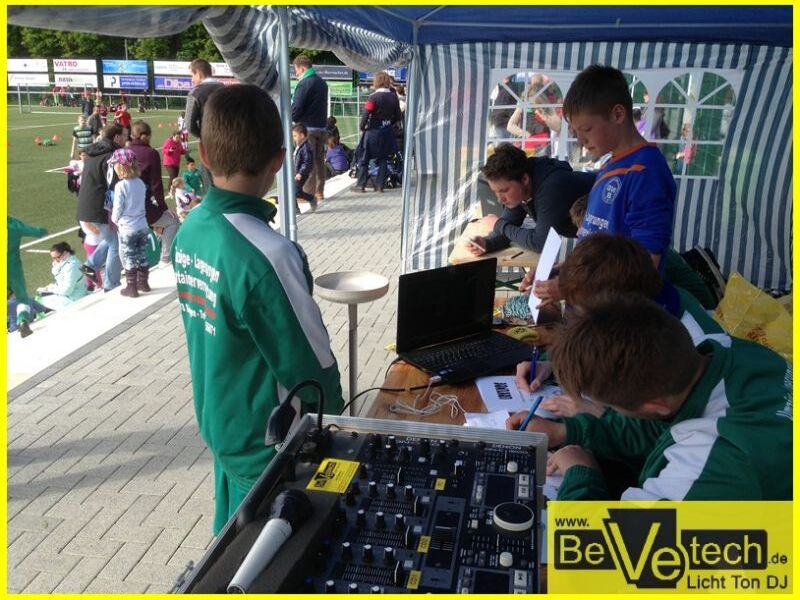 Jugendtunier_am_Gruen_Weiss_Siegen_Sportplatz_am_30.05.2013_006.JPG