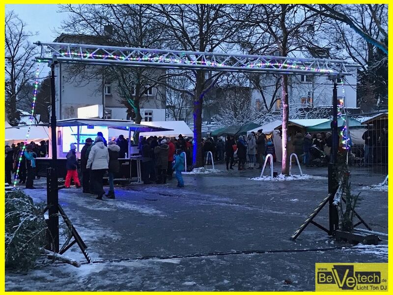 2017-12-09_Weihnachtsmarkt_Voerderverein_Weisstalhalle_01.JPG