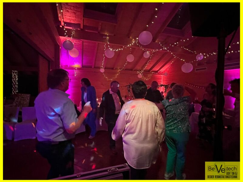 2023-07-01_Hochzeit_Grillhütte_Holzhausen_Burbach_010.jpg