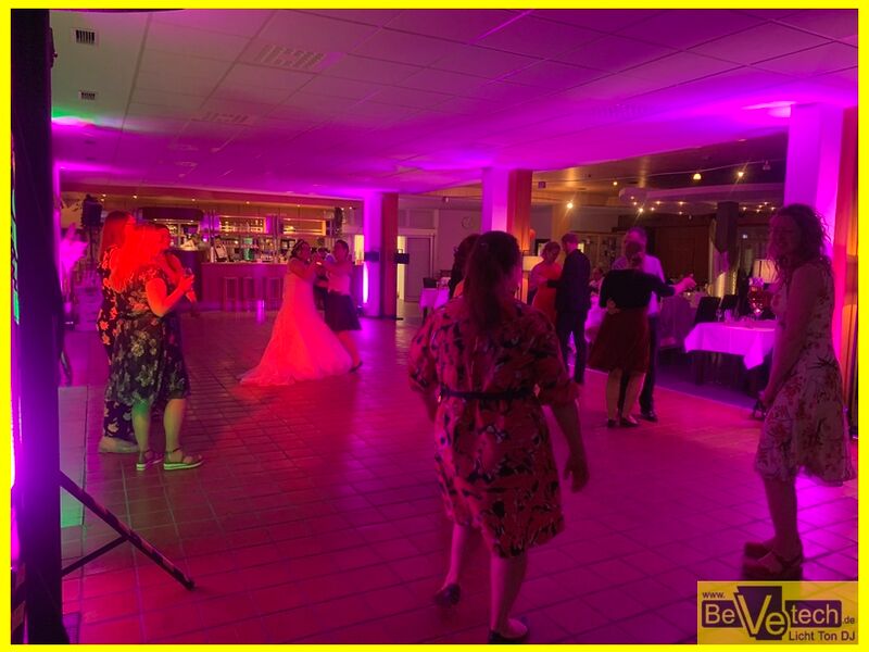 2022-05-14_Hochzeit_Restaurant der Siegerlandhalle_Siegen_007.JPEG