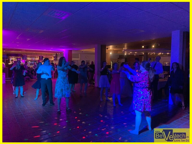 2022-05-14_Hochzeit_Restaurant der Siegerlandhalle_Siegen_012.JPEG
