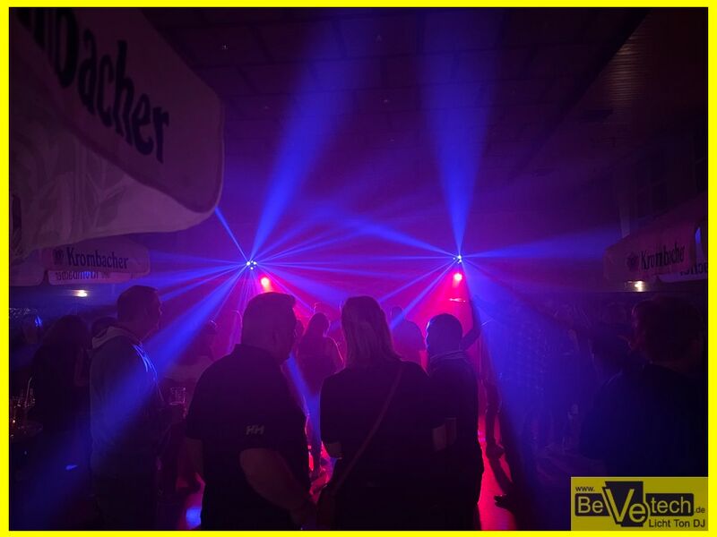 2023-04-21_Blaulichtparty_Otto_Flick_Halle_Kreuztal_009.jpg