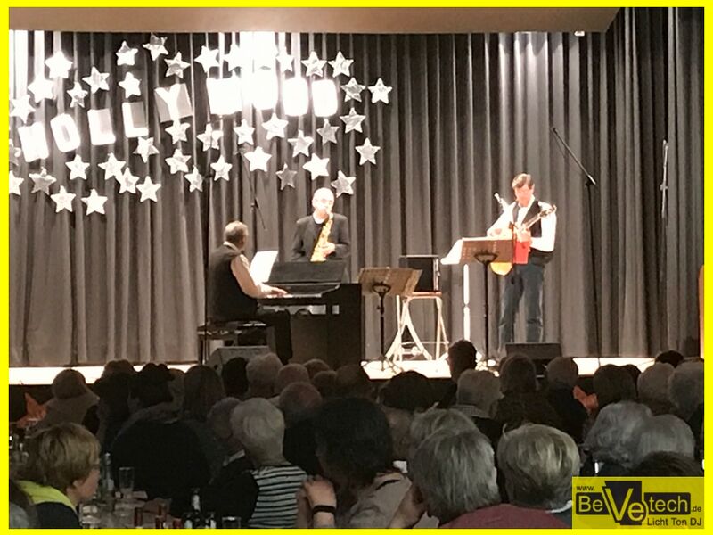 2017-04-29_Weisstaler_Frauenchor_Melodia_in_der_Adolf_Saenger_Halle_in_Niederdielfen_14.JPG