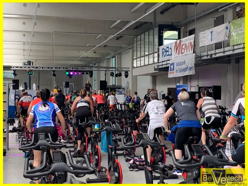2022-08-05_bike_indoorcycling_friends_Burbach_006.jpg