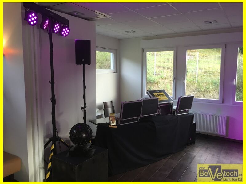Hochzeit_am_01.08.15_im_Sportheim-Fortuna_in_Freudenberg-Bueschergrund01.JPG
