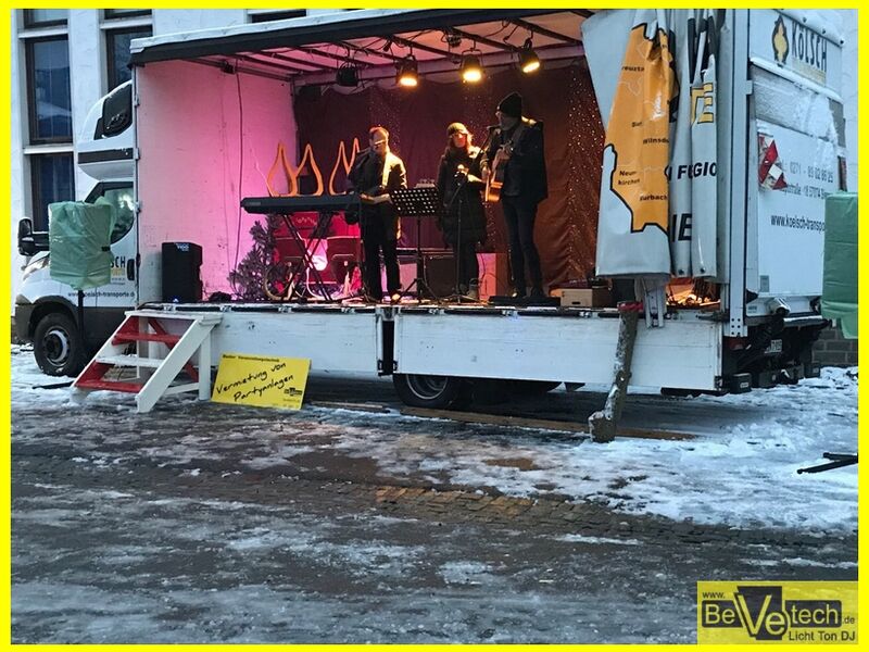 2017-12-09_Weihnachtsmarkt_Voerderverein_Weisstalhalle_02.JPG
